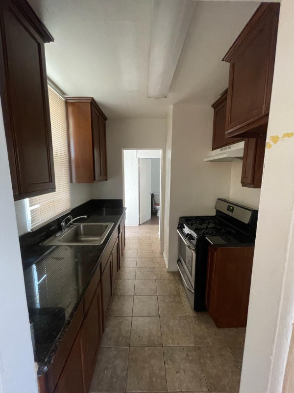 105 N Centre St - Photo 3 of 7