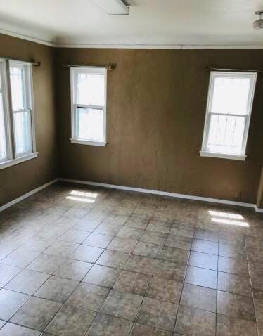 105 N Centre St - Photo 4 of 7