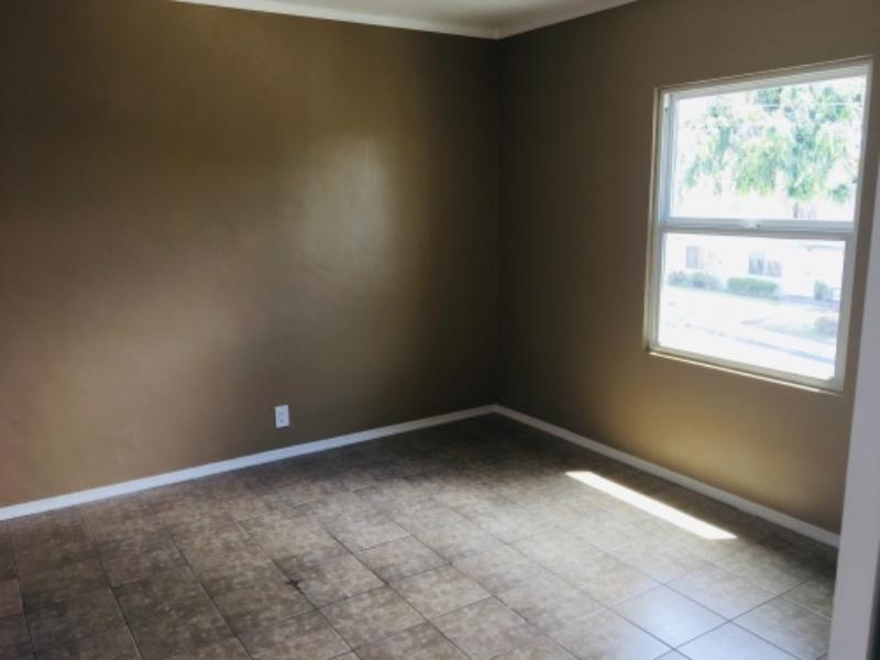 105 N Centre St - Photo 5 of 7