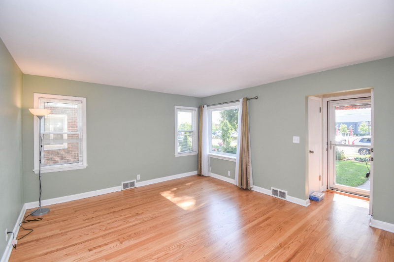 5738 N Lydell Ave - Photo 2 of 16