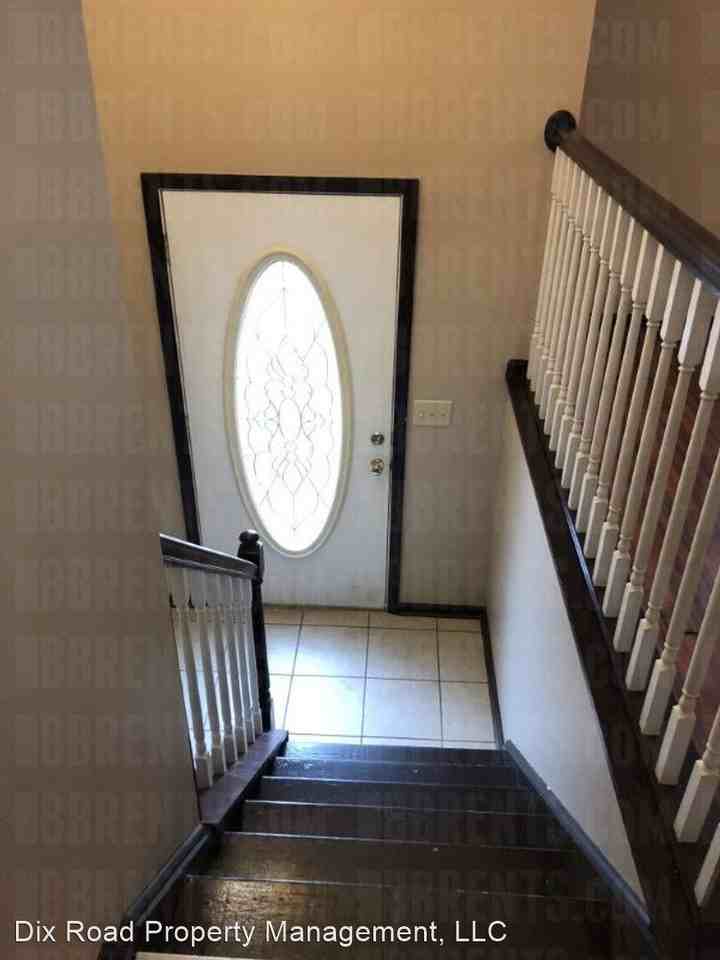 8121 Barret Rd - Photo 3 of 16