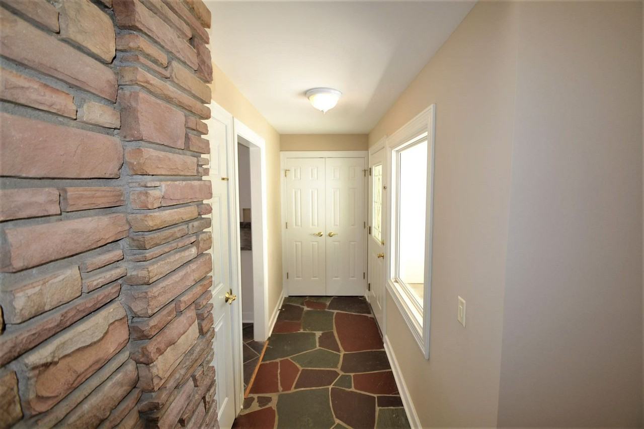 134 Mohawk Dr - Photo 3 of 31