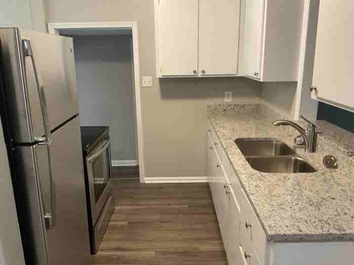 114 Ravenwood Way - Photo 3 of 16