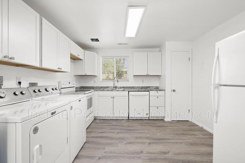 1067 S Anne Cir - Photo 2 of 12