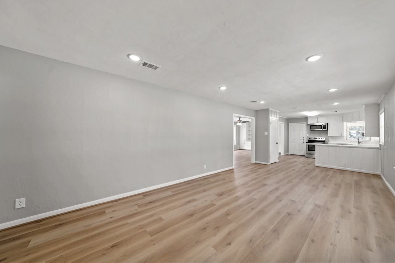 721 20th Ave N #1 - Photo 3 of 16