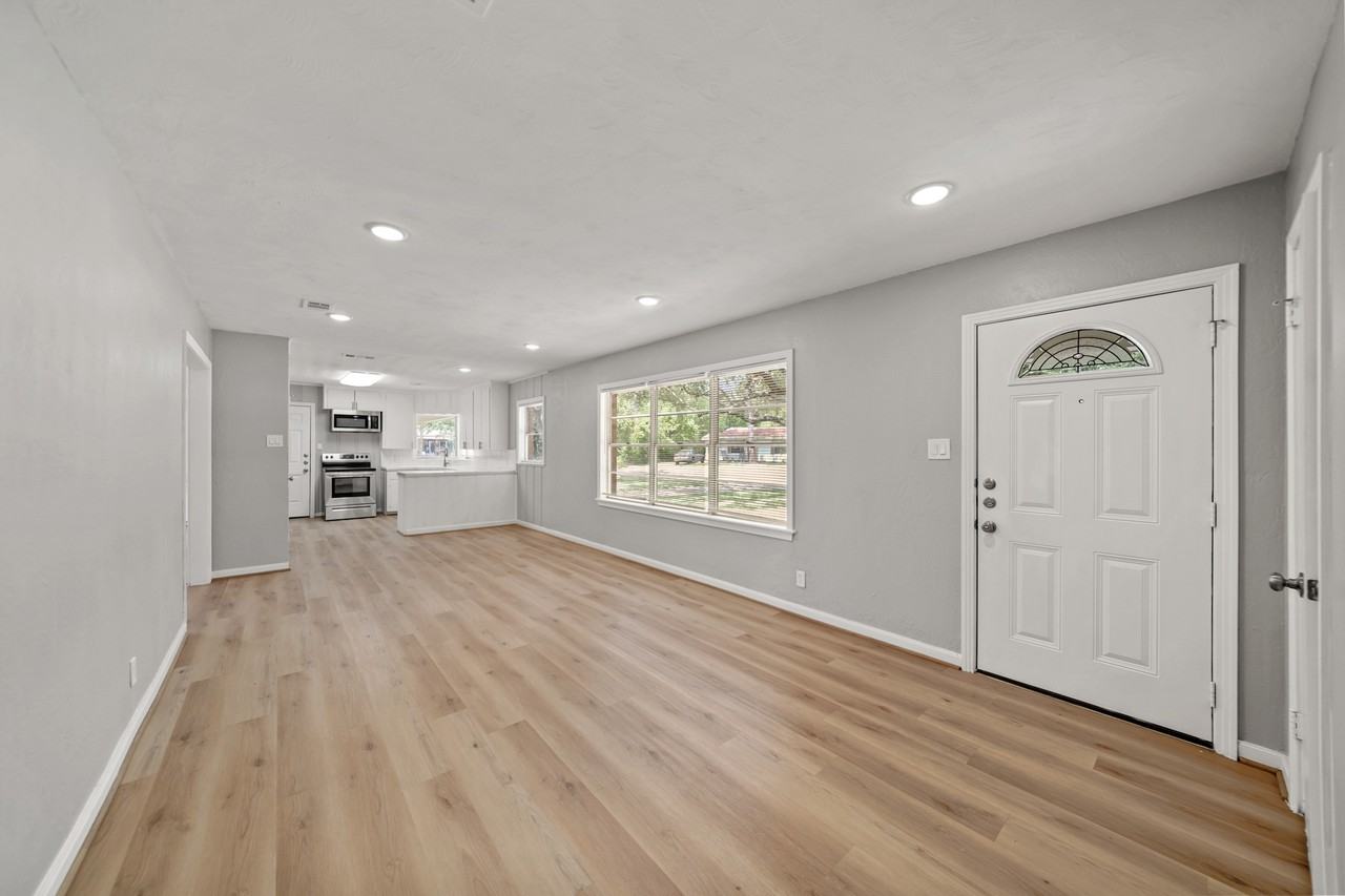 721 20th Ave N #1 - Photo 4 of 16