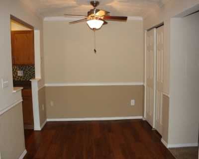 Madison Crown Apartments - Photo 3 of 5