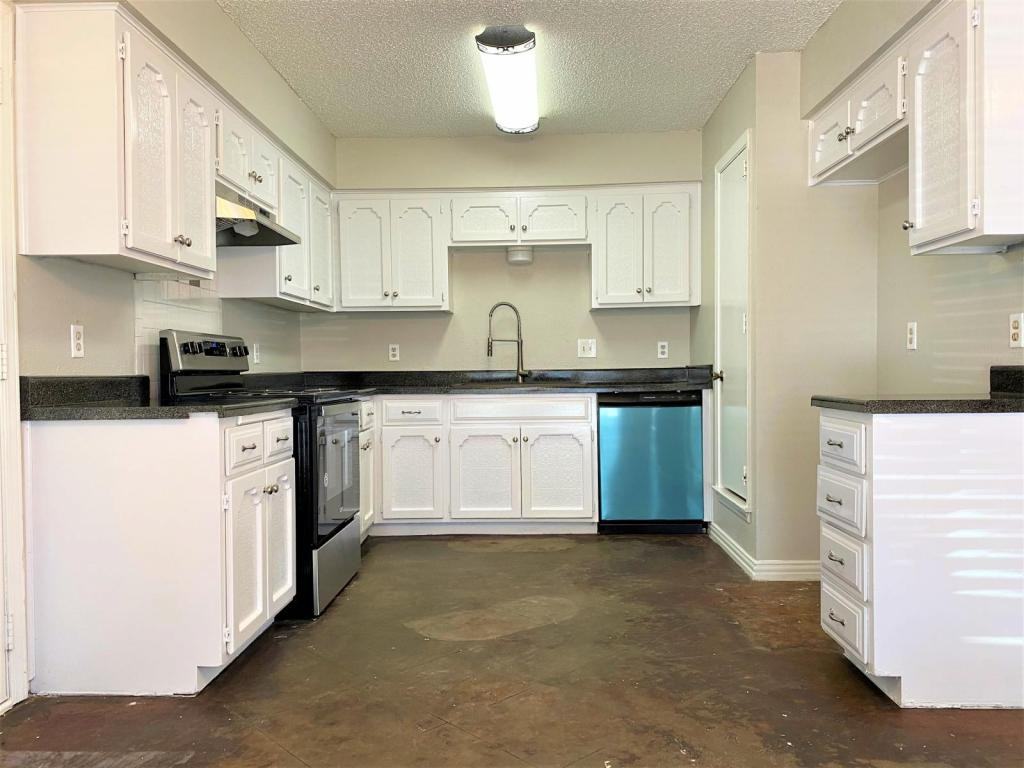 6059 Shadydale Ct - Photo 5 of 19