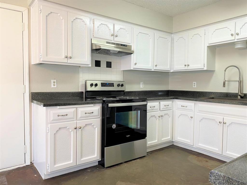 6059 Shadydale Ct - Photo 6 of 19