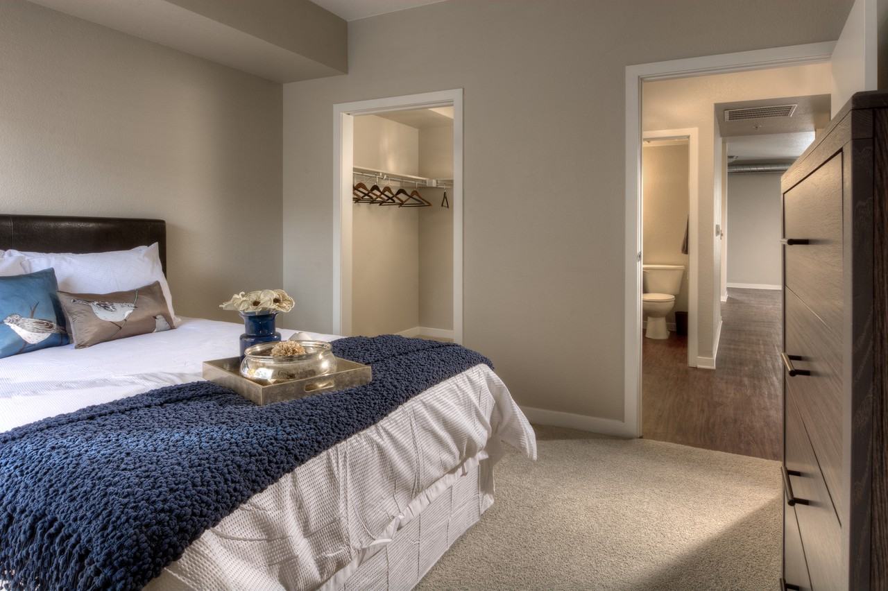 Uptown Broadway - Photo 6 of 49