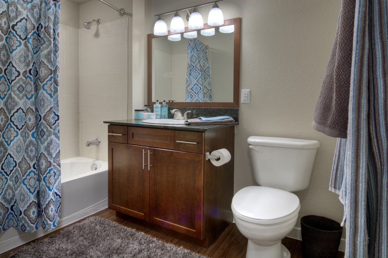 Uptown Broadway - Photo 7 of 49