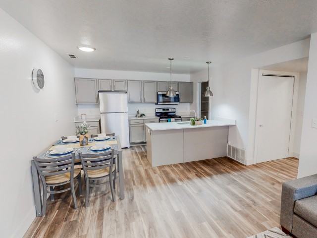 Courtside (past) - Photo 5 of 24