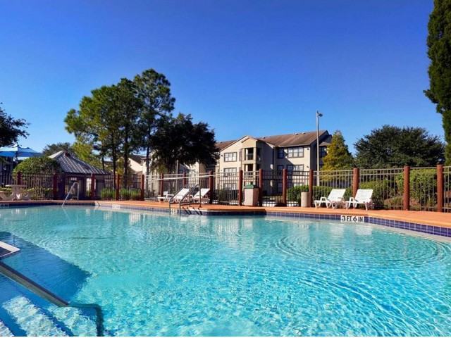 Brandon Crossing - Photo 3 of 23