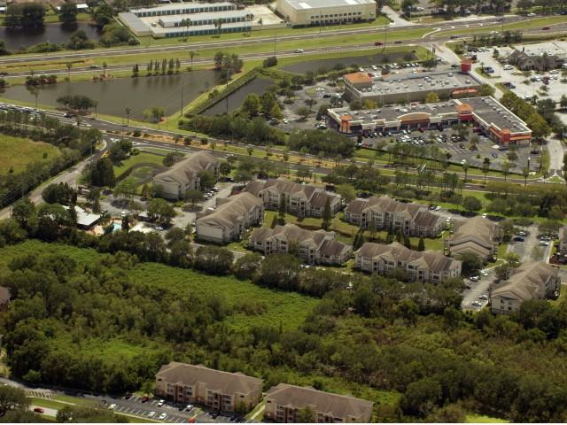 Brandon Crossing - Photo 4 of 23