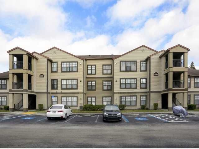 Brandon Crossing - Photo 5 of 23