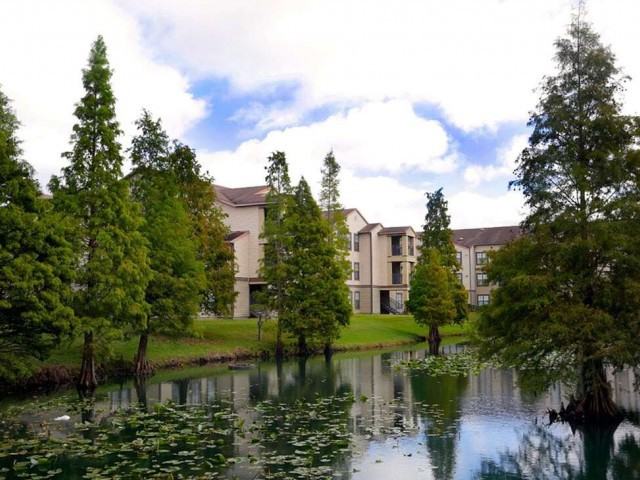 Brandon Crossing - Photo 6 of 23