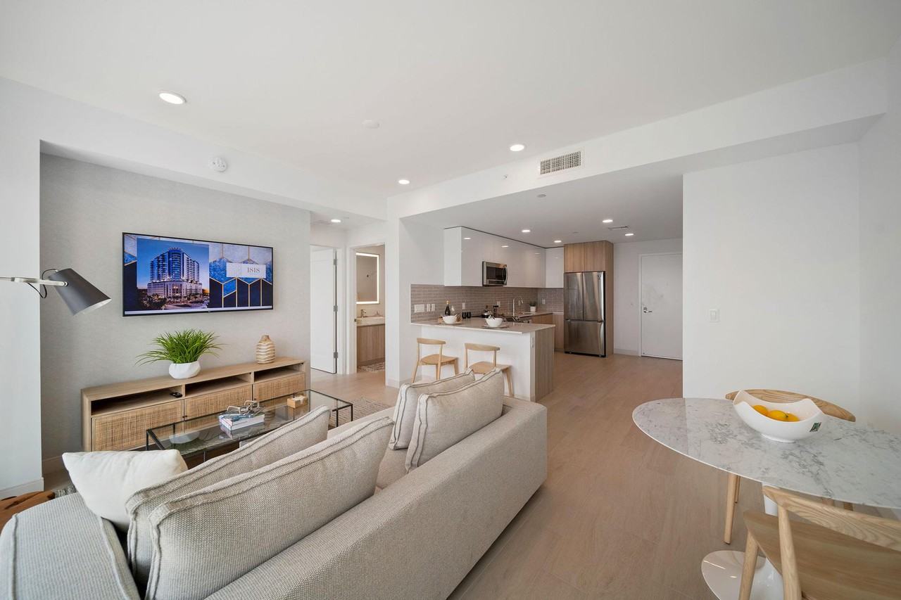 1902 Hollywood Blvd #602 - Photo 3 of 15