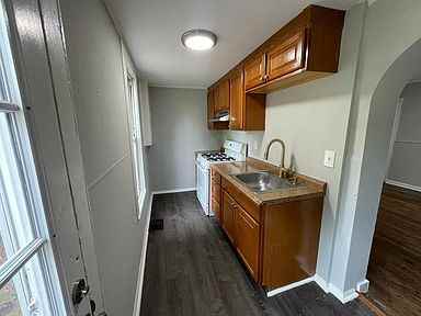 18 Dresden Ave #2 - Photo 2 of 15