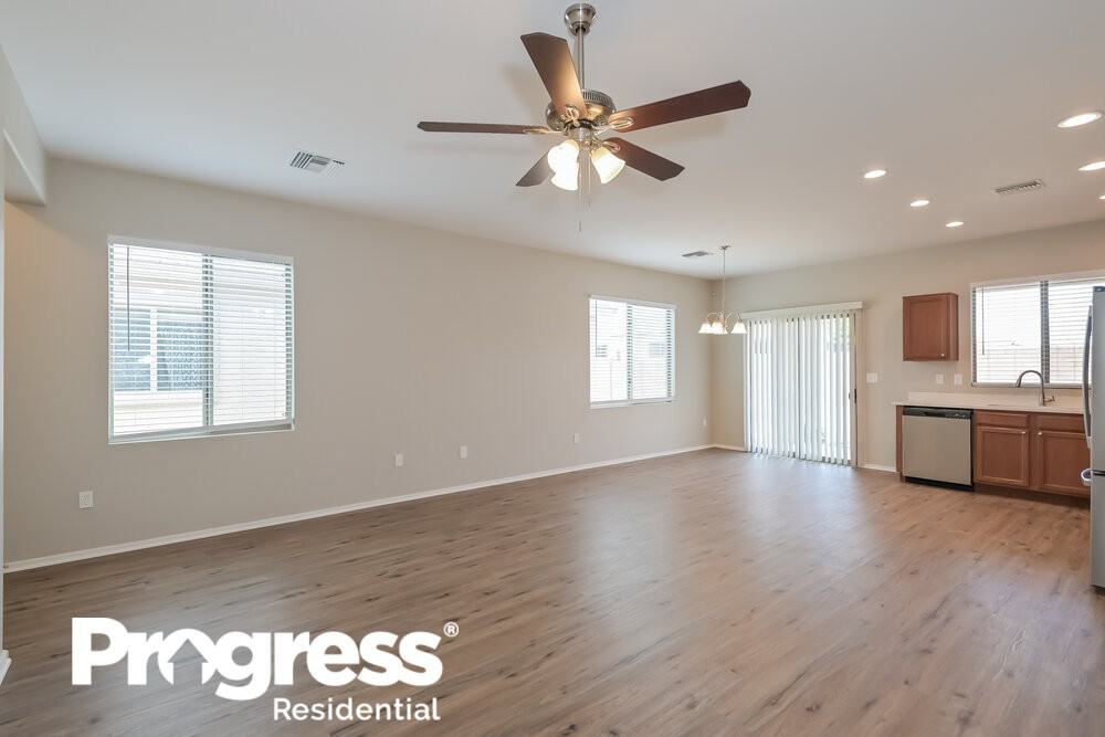 12068 W Makenna Ln - Photo 3 of 21