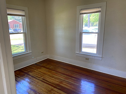 1016 W Jefferson St - Photo 7 of 8