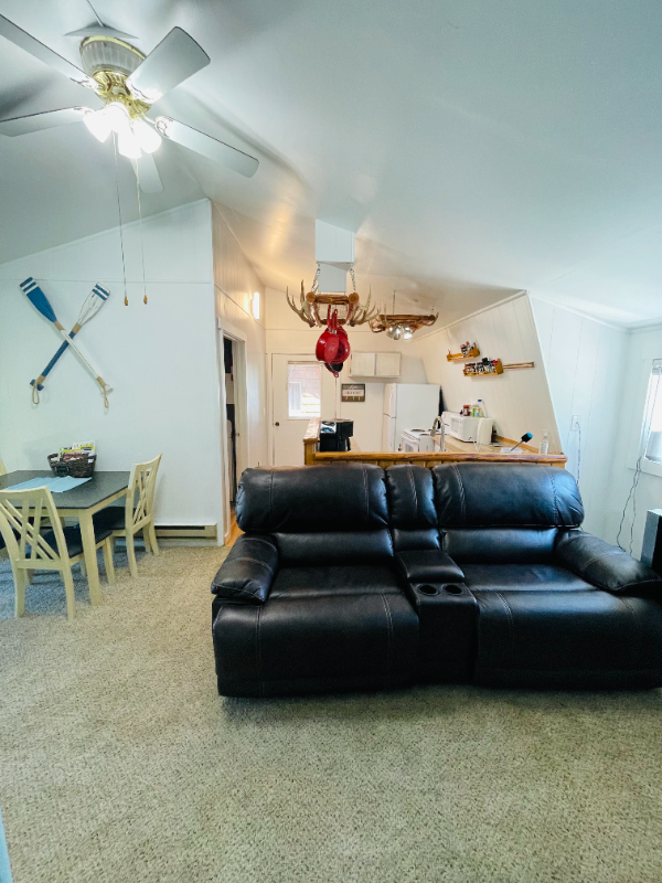 576 W Village Dr - Photo 3 of 14