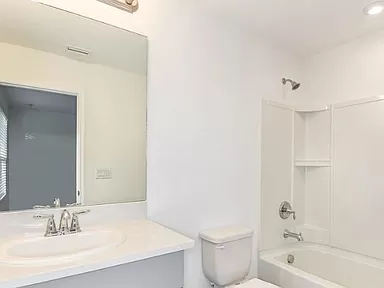 6249 Fairmont Ln - Photo 7 of 38