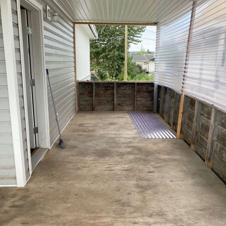 261 Gillett St - Photo 2 of 10