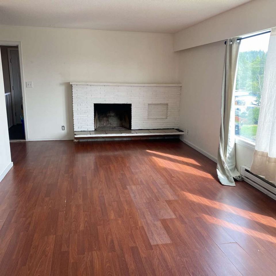 261 Gillett St - Photo 3 of 10