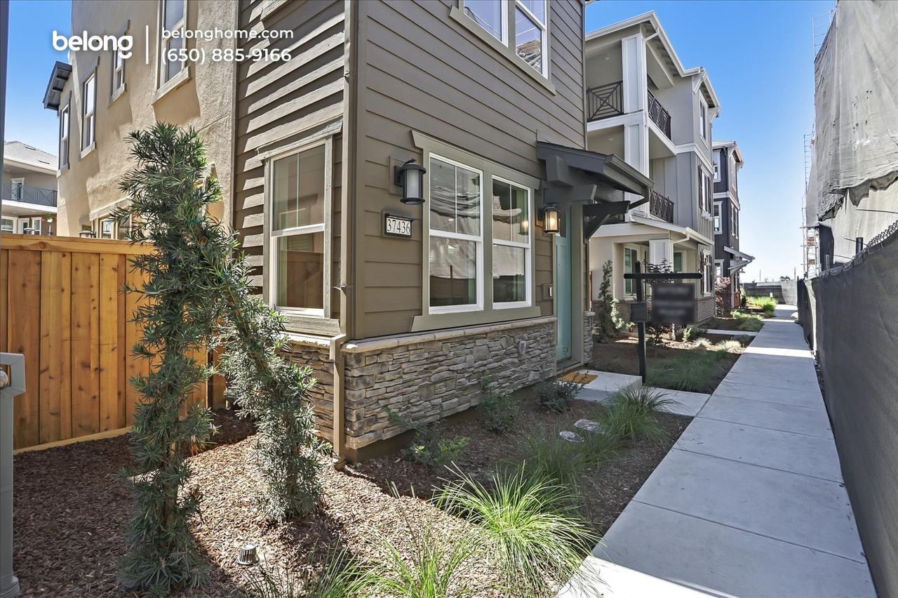 37436 Watersail Way - Photo 2 of 48