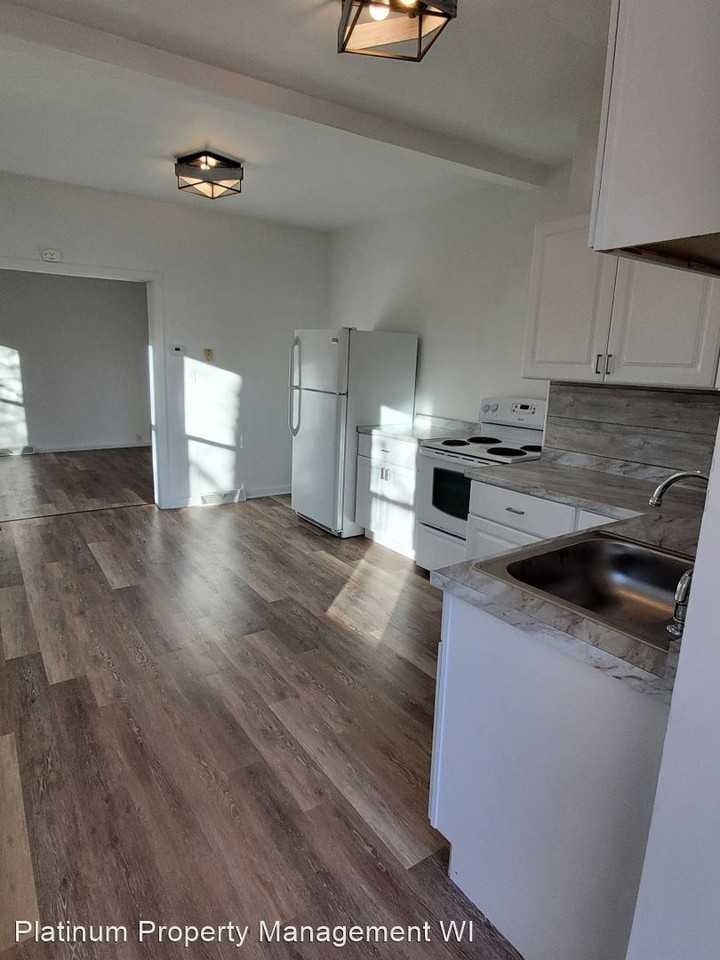 1005 E 7th St - Photo 3 of 11