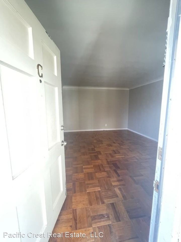 5020 22nd Ave NE - Photo 3 of 12