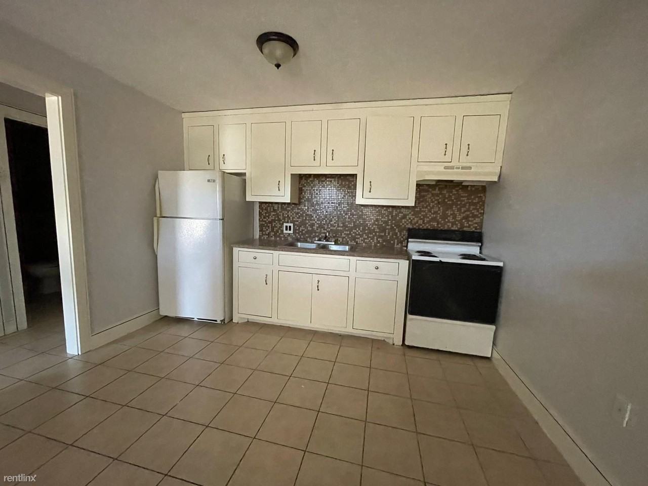 1002 Miller Ave - Photo 2 of 10