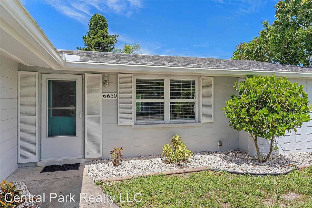 6630 Bowline Dr - Photo 2 of 29