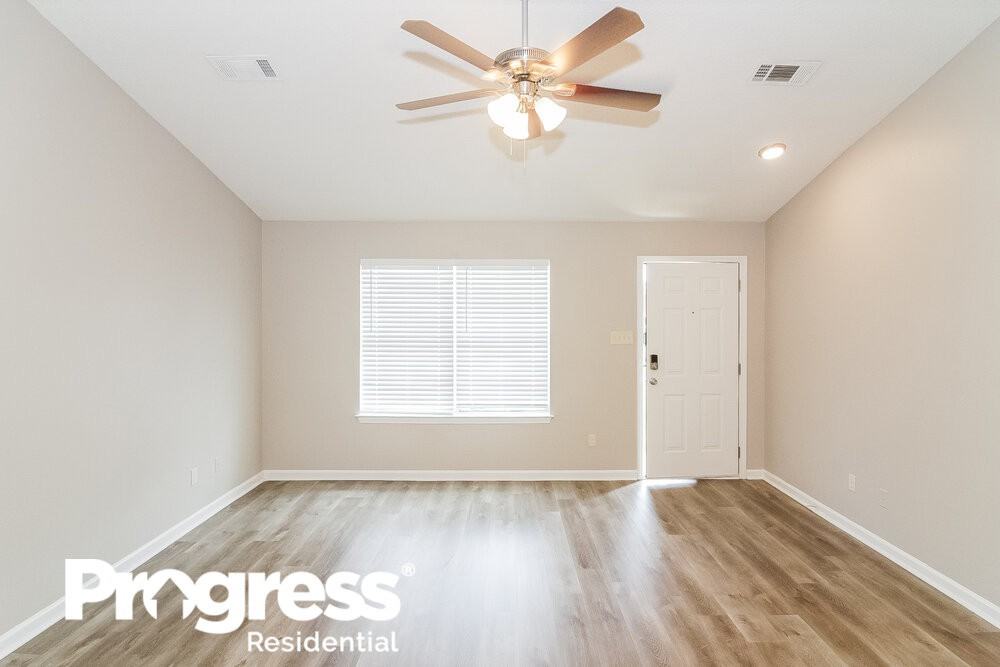 495 Oakland Hills Dr - Photo 3 of 16