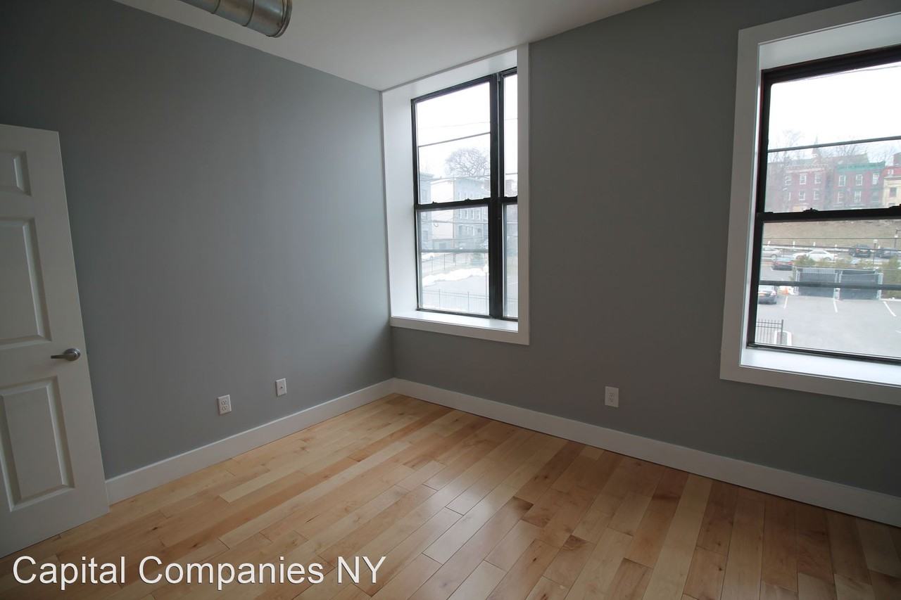 56 Sheridan Ave - Photo 3 of 18