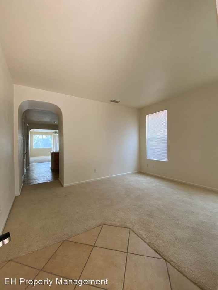 10108 Upshaw Way - Photo 2 of 11
