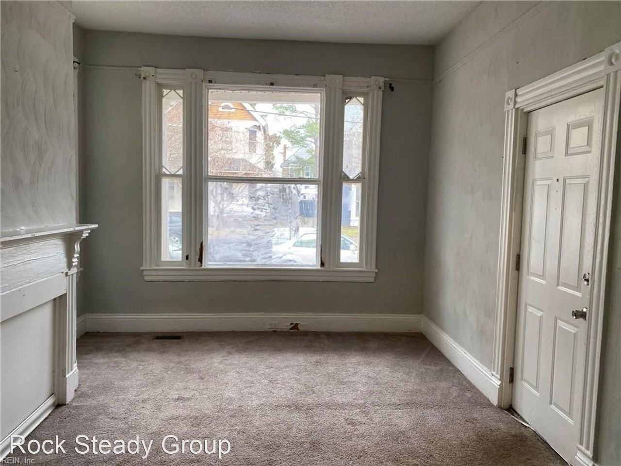 1031-1033 Crawford Pkwy - Photo 2 of 12