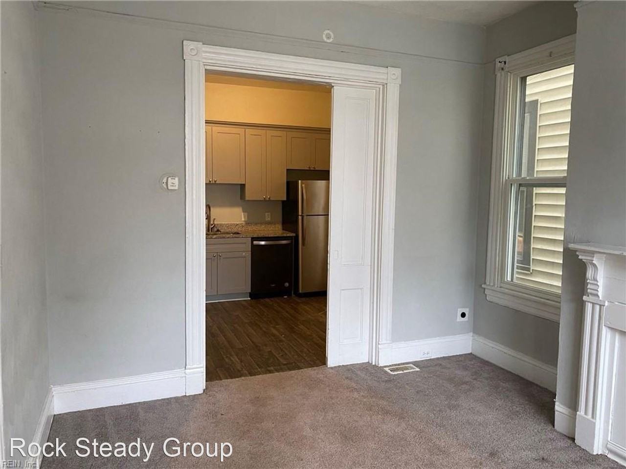 1031-1033 Crawford Pkwy - Photo 3 of 12