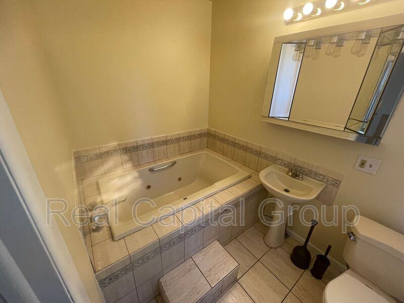 299 Hudson Ave - Photo 3 of 10