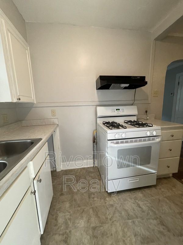 3336 Southern Ave - Photo 7 of 11