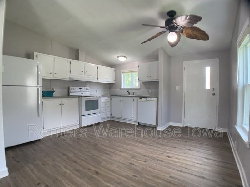 4202 Ne 3rd St - Photo 4 of 17