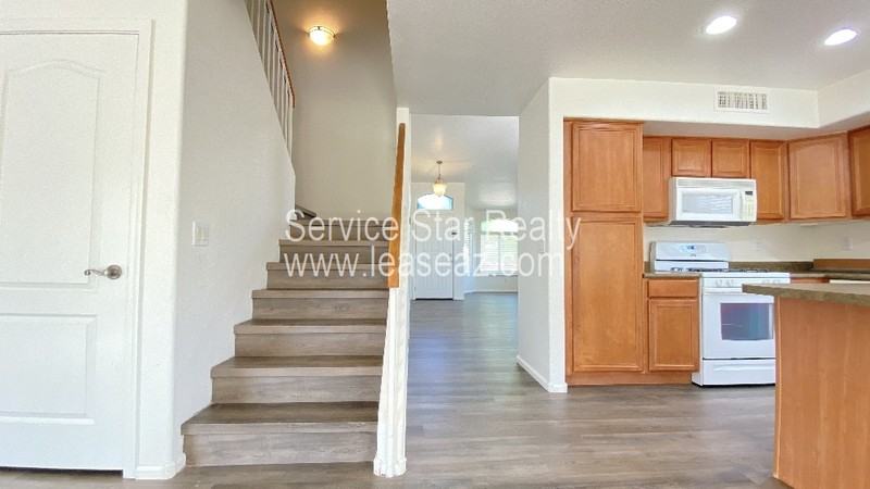 7805 S 46th Dr - Photo 2 of 34