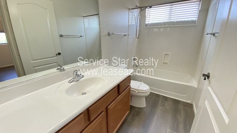 7805 S 46th Dr - Photo 4 of 34