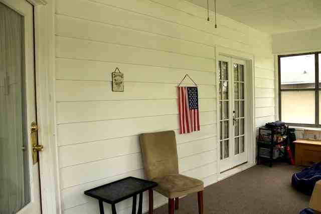 512 N Center St - Photo 3 of 23