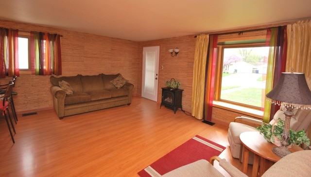 8759 S Kilbourn Ave - Photo 2 of 16