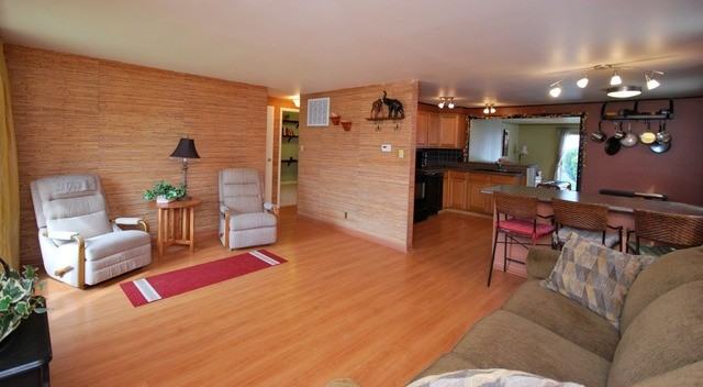 8759 S Kilbourn Ave - Photo 3 of 16