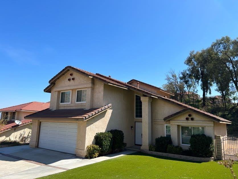 17048 Lakepointe Dr - Photo 2 of 19