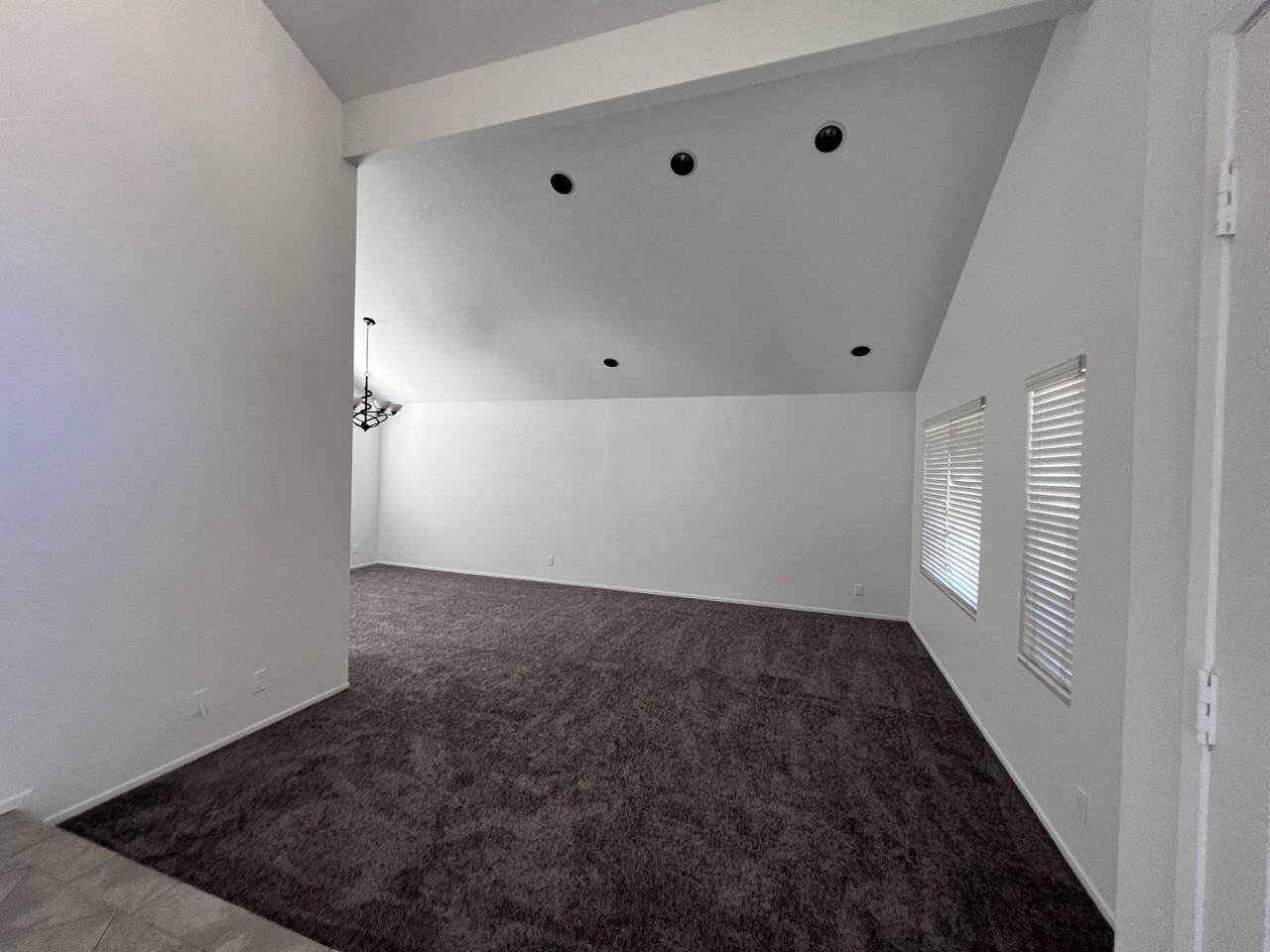 17048 Lakepointe Dr - Photo 3 of 19