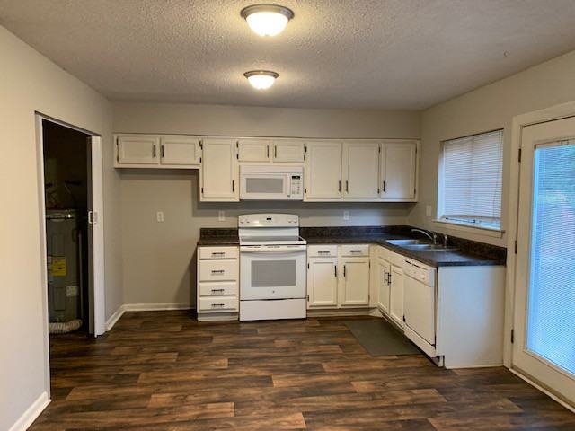 28 Rosewood Ct - Photo 3 of 13