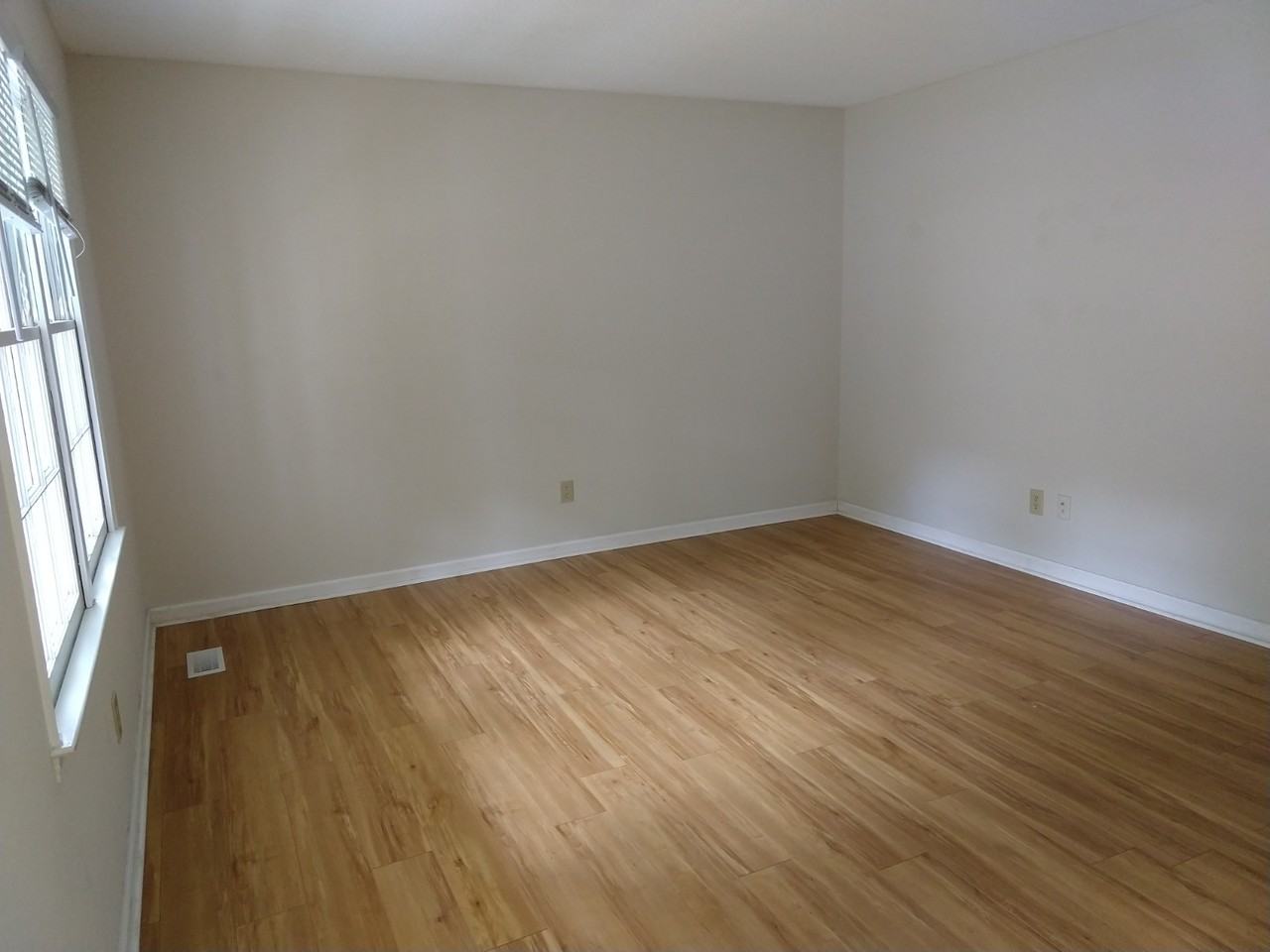 304 Holtz Ln - Photo 2 of 29